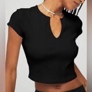 NWT - Alo Yoga Ribbed Cropped Savvy S/S top size Small Black